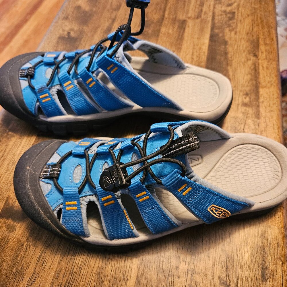 KEEN ‘Newport’ Waterproof Slide in Fjord Blue/Iceland Poppy EUC